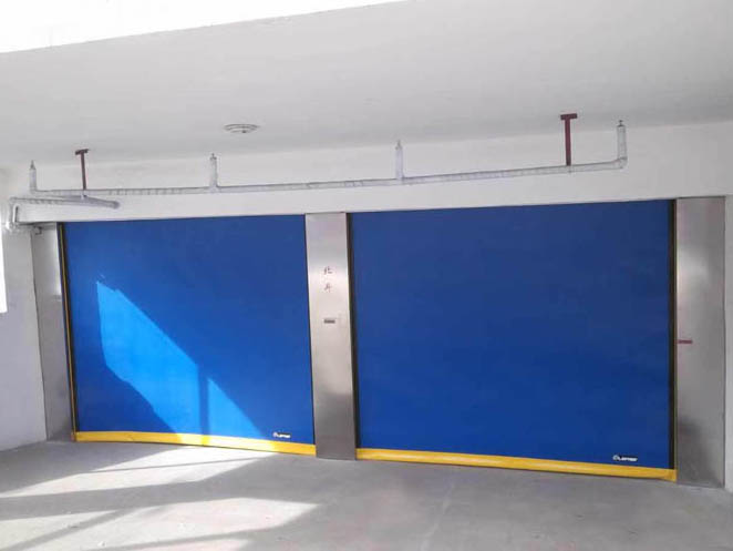 車庫(kù)快速防撞門